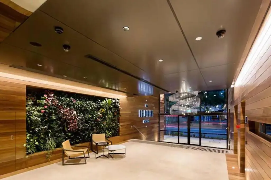 Elegant Urban Hideaway - Private Luxury Residential Apartment, Walk To South Bank & Free Carpark Brisbane Apartment