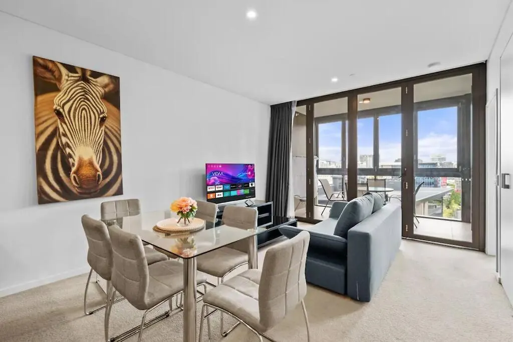 Elegant Urban Hideaway - Private Luxury Residential Apartment, Walk To South Bank & Free Carpark Brisbane