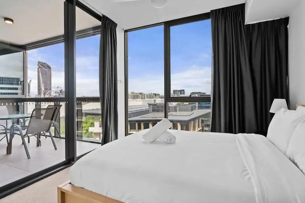 Elegant Urban Hideaway - Private Luxury Residential Apartment, Walk To South Bank & Free Carpark Brisbane