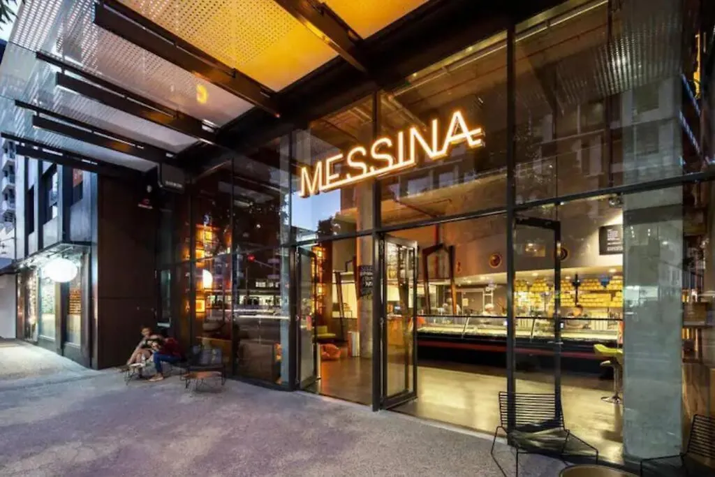 Elegant Urban Hideaway - Private Luxury Residential Apartment, Walk To South Bank & Free Carpark Brisbane 0*,