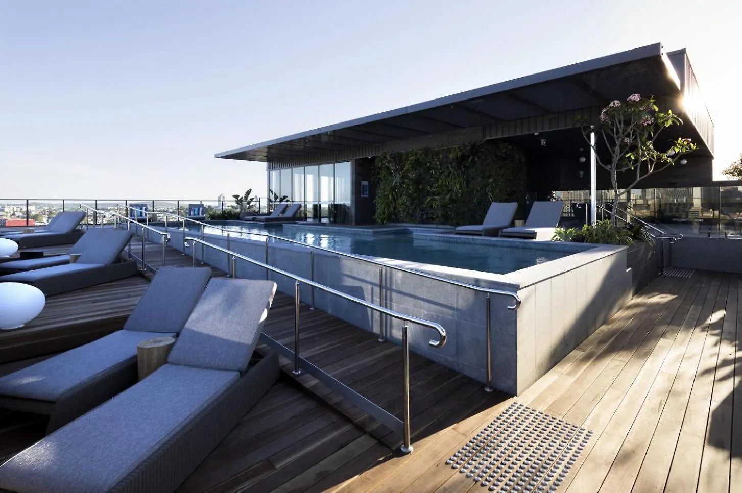Elegant Urban Hideaway - Private Luxury Residential Apartment, Walk To South Bank & Free Carpark Brisbane 0*,  Australia